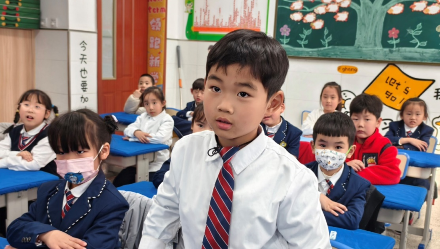 管家婆2025正版资料图38期,好朋友是基因挑选出来的亲人,精准解释落实的人生哲理_升级版V4.93